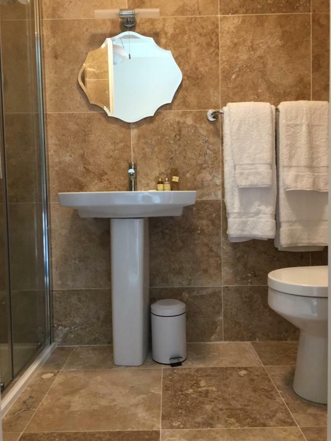 מלון יוגאל Abbey View House מראה חיצוני תמונה